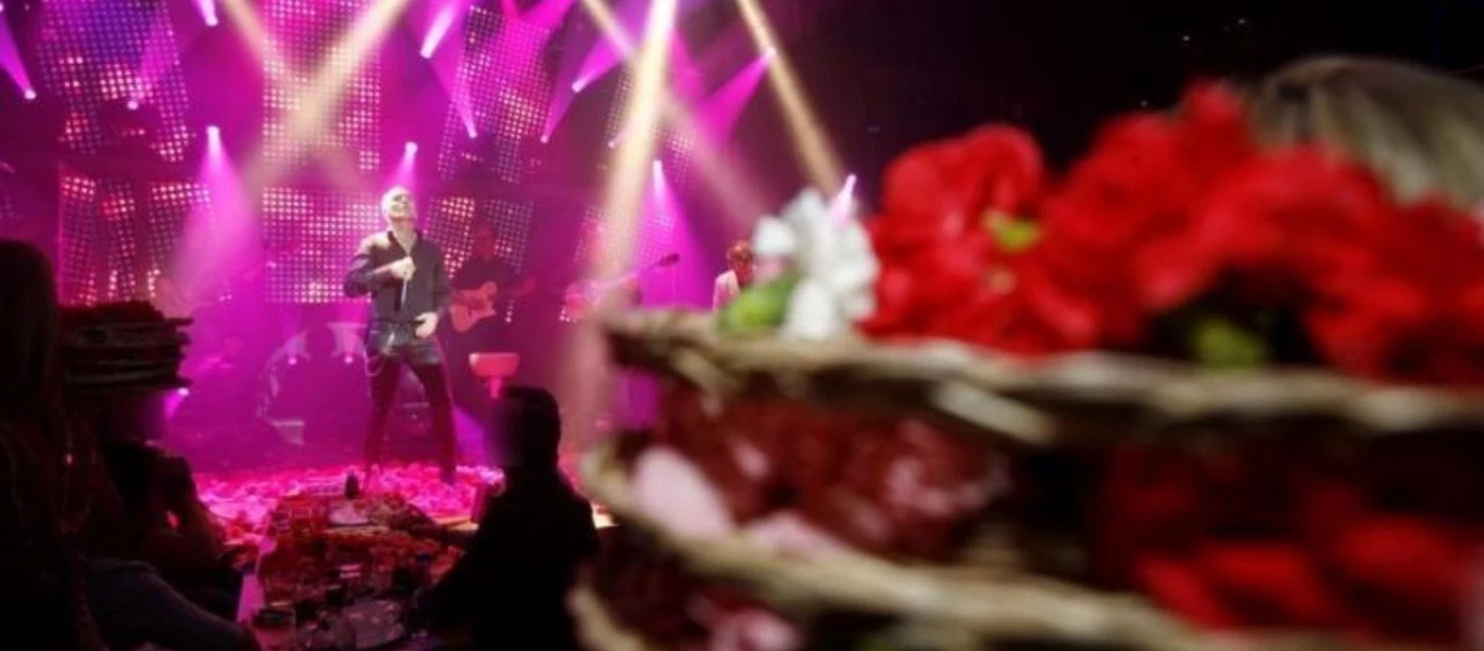 Εισβολή από τις αρχές σε κατάμεστο νυχτερινό κέντρο που τραγουδούσε ο Θέμης Αδαμαντίδης (upd) (βίντεο)